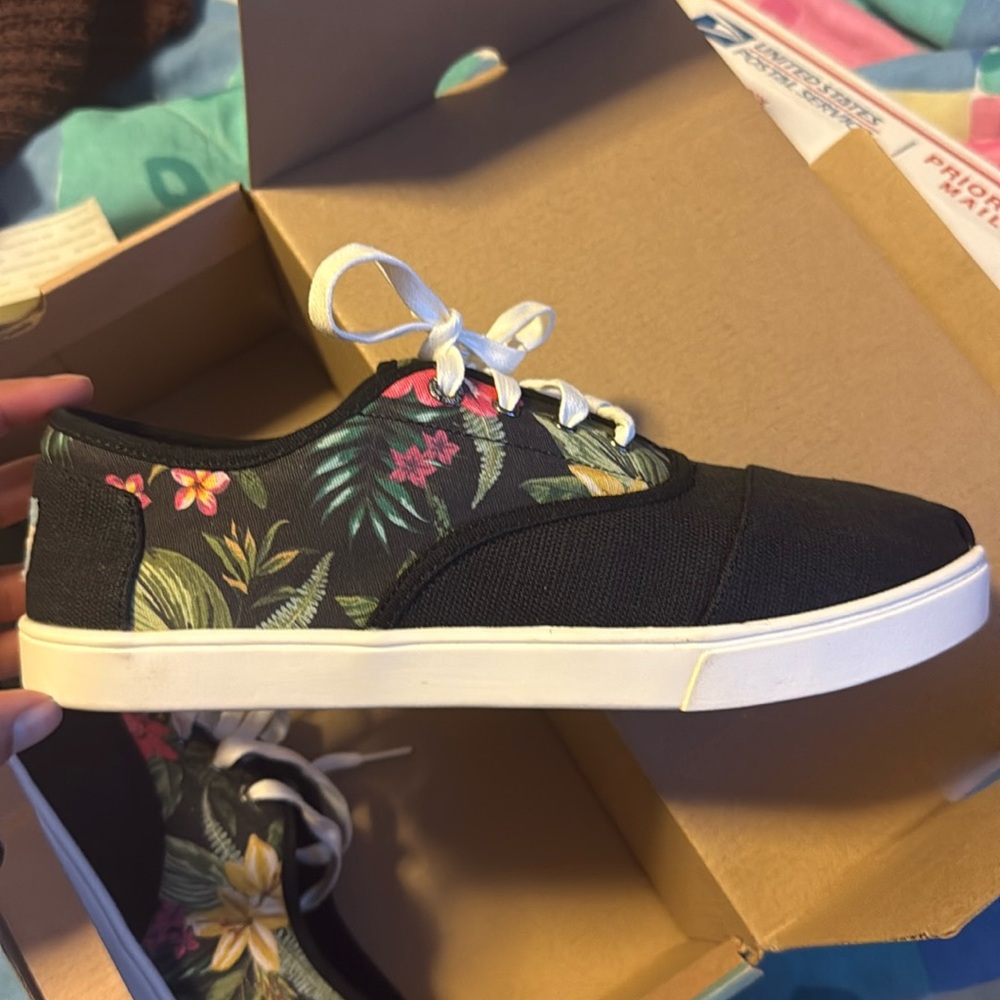 Toms floral low top canvas sneakers